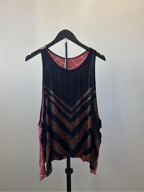 Free People NWOT Unique Black,brown, and red chevron patterned tie side tank. Lg